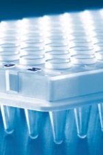Microplaque PCR 96 puits incolore demi cadre profil standard puits surélevés